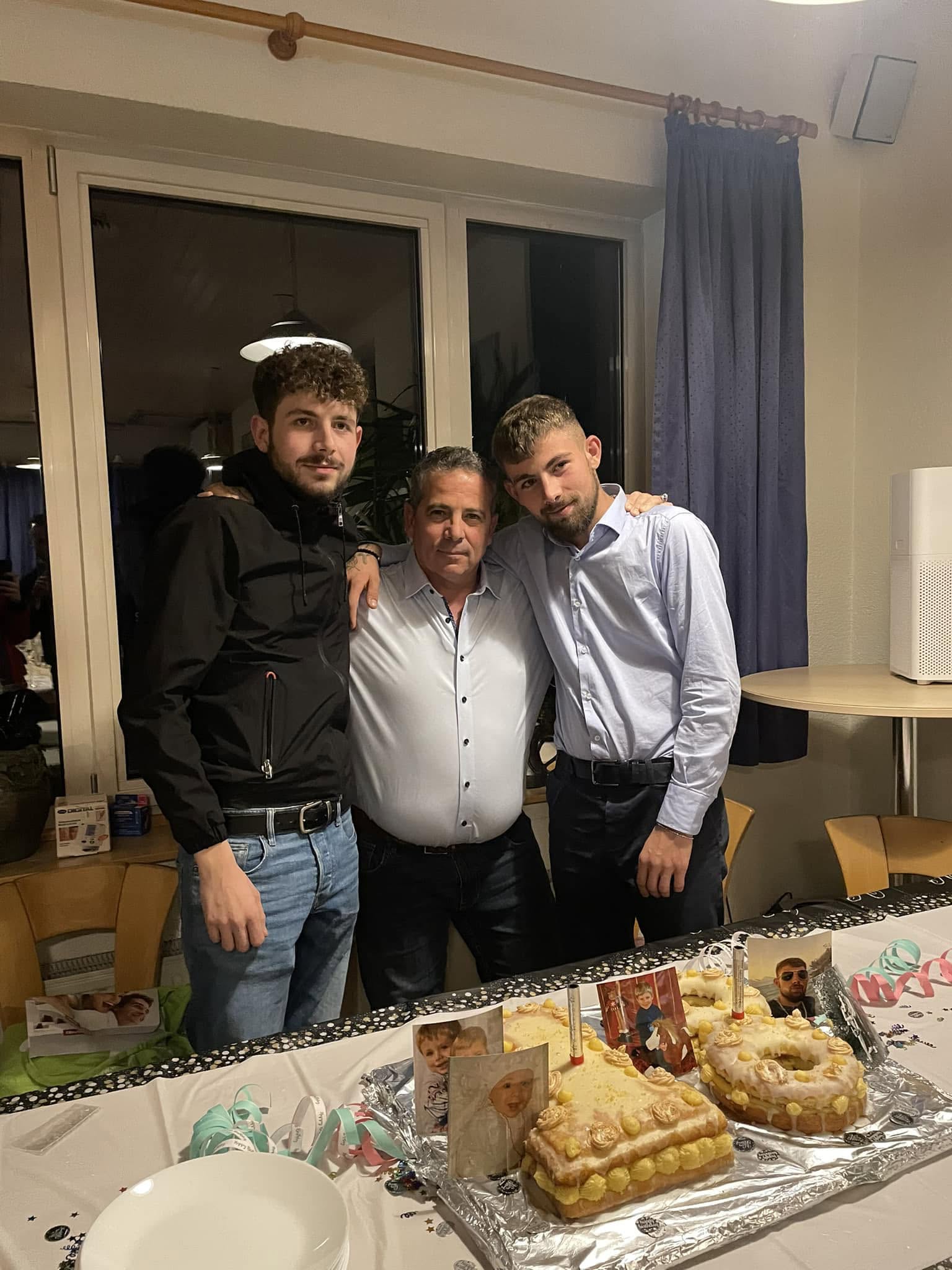 Salvatore Tancredi mit seinen beiden Söhnen im Ackerloch Grillschopf
